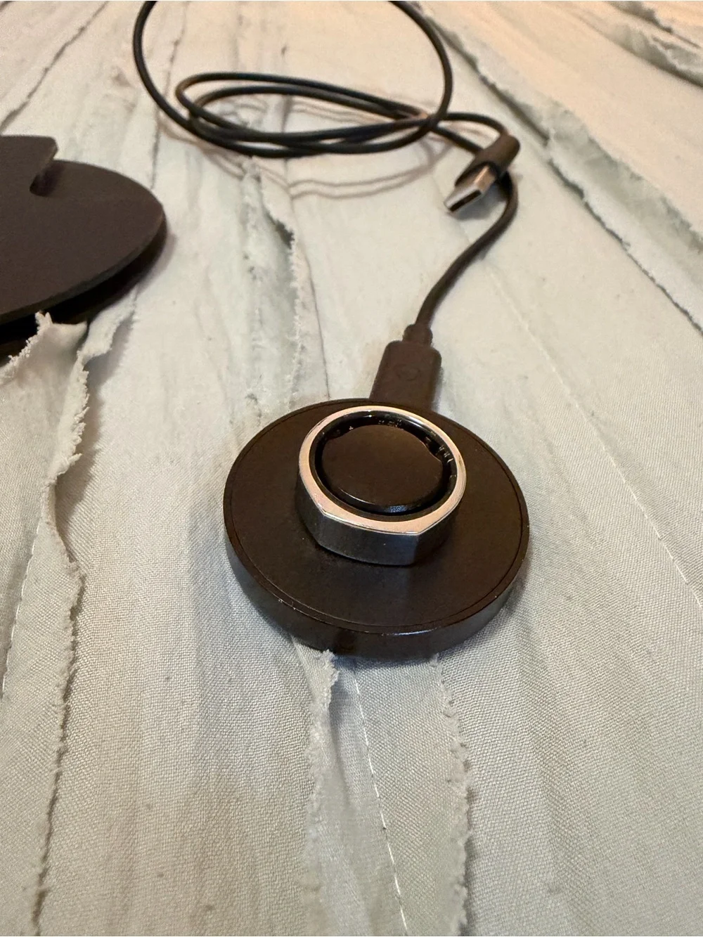 Oura Gen 3 Ring and Charger for parts or sizing